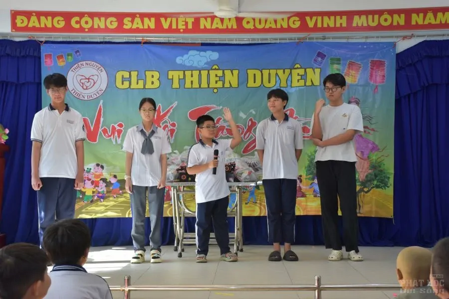 1. TRUNG THU SUONG NGUYET ANH 6