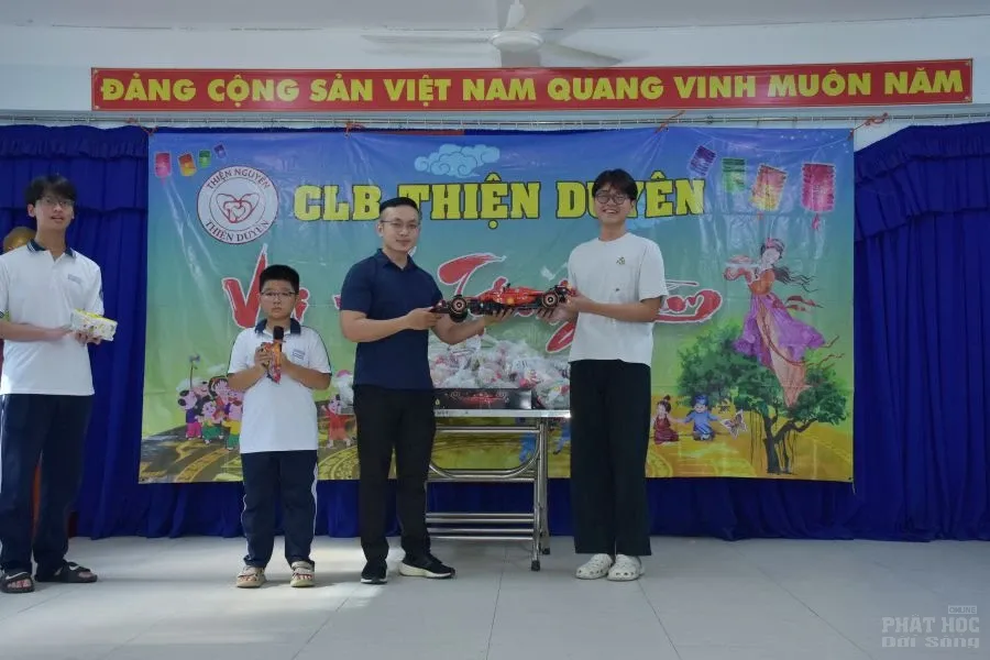 1. TRUNG THU SUONG NGUYET ANH 8