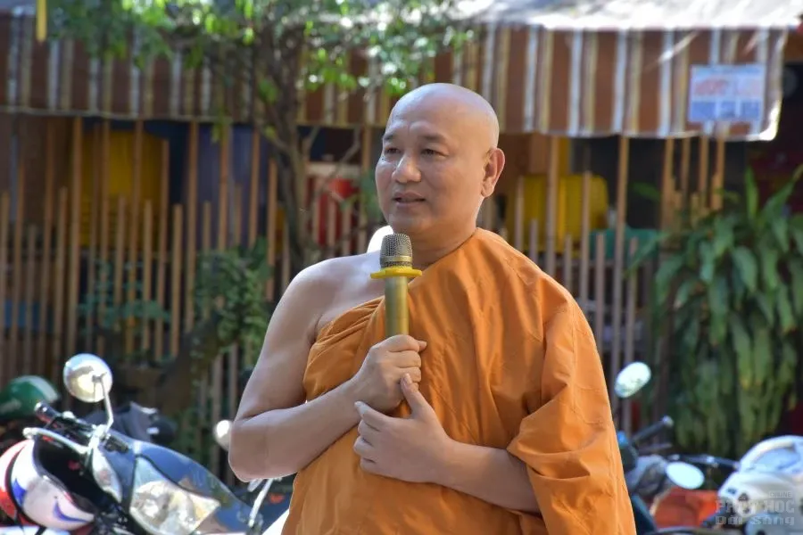 Tịnh xá Lộc Uyển trao 150 phần quà đến bà con khó khăn phường Phú Lâm 13 DSC 9529