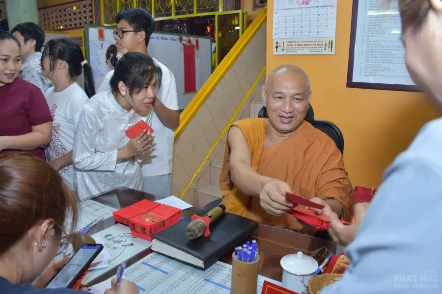 KHOANH KHAC GIAO THUA TX. LOC UYEN 11