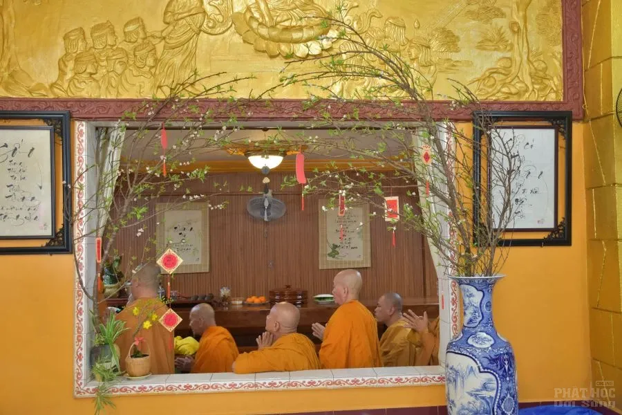 MUNG 1 KHANH TUE HOA THUONG VIEN CHU 3